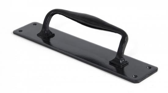 Black Pull Handle on Backplate